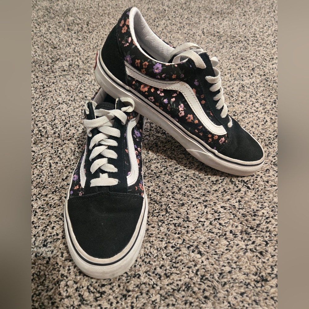 EUC 6.5 Vans Black and Pink Old Skool Sneakers